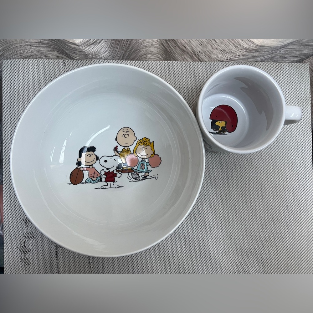 Limited Collectors Edition Peanuts & Friends Super Bowl Serving Bowl & Mug NWT